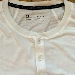 Men’s 3 button long sleeve white xl under armour heat gear
